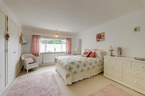 2 bedroom flat for sale, Aldsworth Court, Worthing BN12