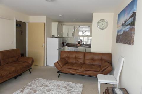 2 bedroom house to rent, Susans Road, Eastbourne