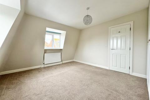 2 bedroom apartment to rent, Highland Road