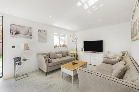 21 Royston Road, Harston, Cambridge, CB22 7NH