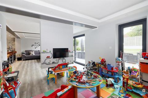 19 Broughinge Road, Borehamwood, WD6 5AH