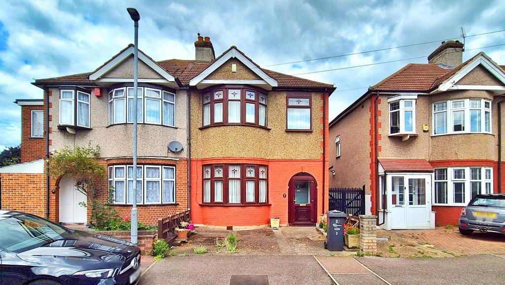 Stanley Avenue, Dagenham, RM8 3 bed semidetached house for sale £425,000