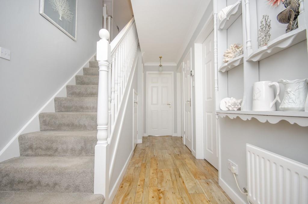 Entrance hall pic 2.jpg