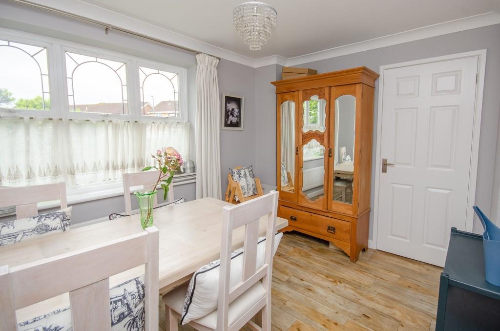 Dining room pic 2.jpg