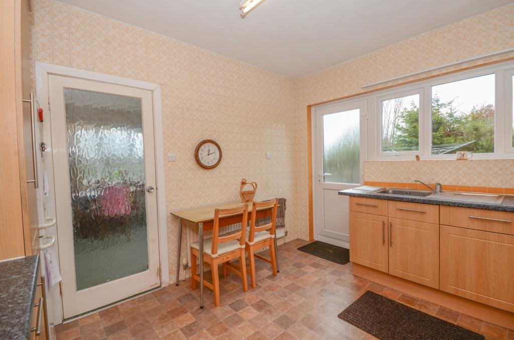 Kitchen pic 2.jpg