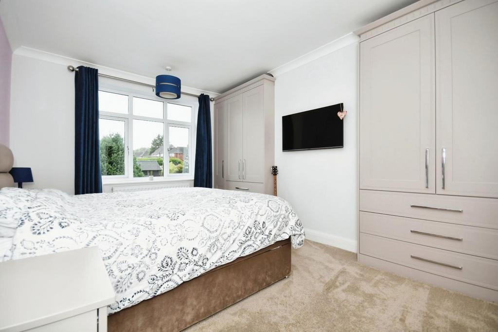 BEDROOM 1 02.jpg