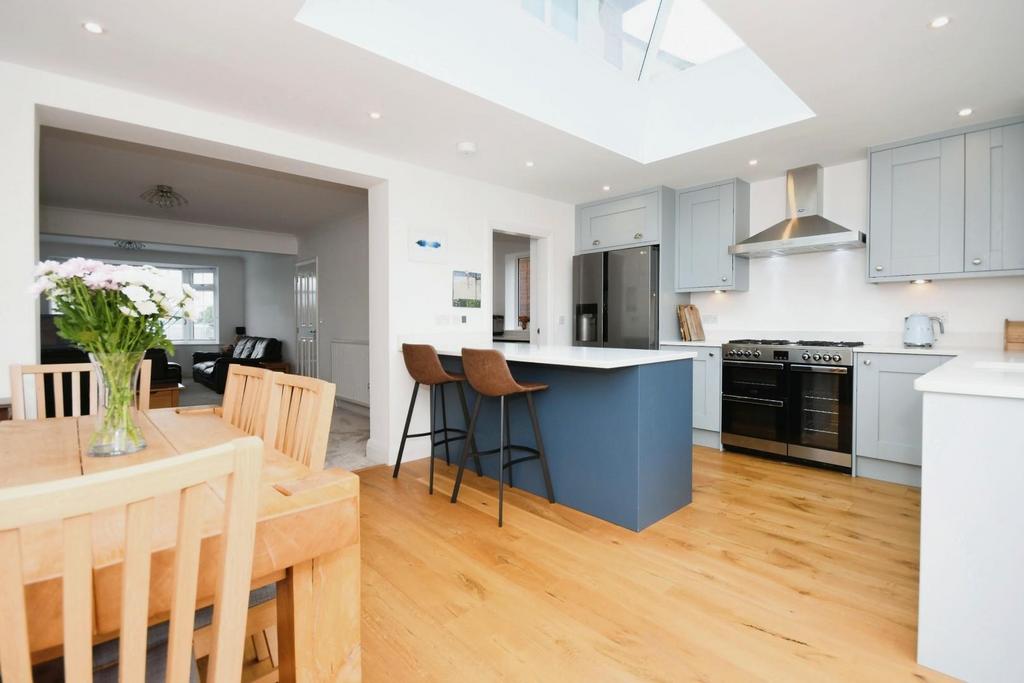 KITCHEN 03.jpg