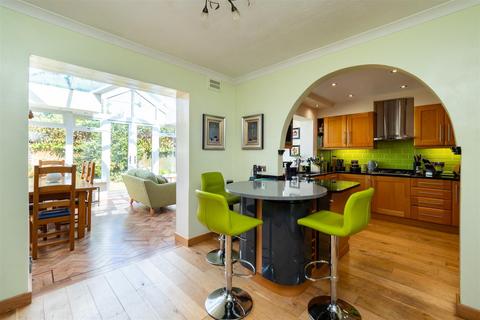 4 bedroom semi-detached house for sale, Yewlands Close, Banstead