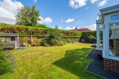 4 bedroom semi-detached house for sale, Yewlands Close, Banstead