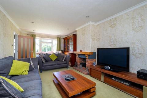 4 bedroom semi-detached house for sale, Yewlands Close, Banstead