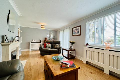 5 Britten Close, Hythe, CT21 4SG