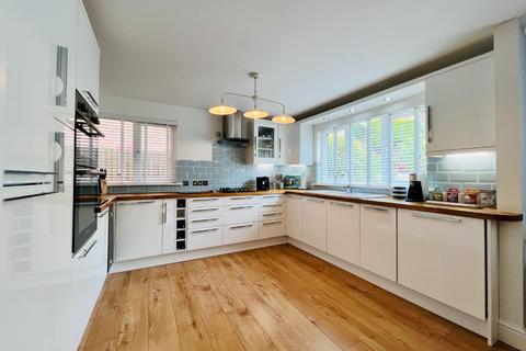 5 Britten Close, Hythe, CT21 4SG