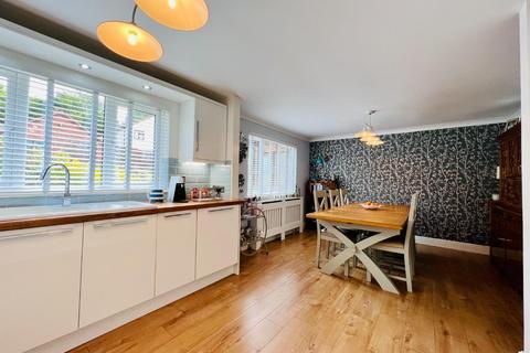 5 Britten Close, Hythe, CT21 4SG