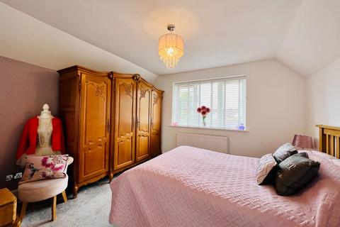 5 Britten Close, Hythe, CT21 4SG