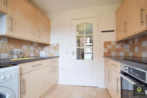 2 bedroom maisonette to rent, Alders Green, Gloucester