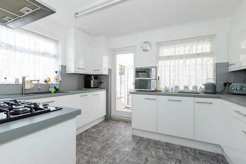 27 Ashwood Close, Worthing, BN11 2AF