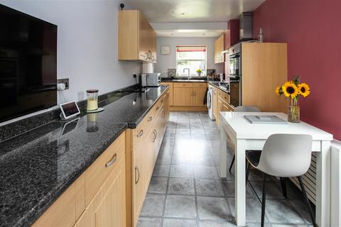 3 Moorescroft, Kelvedon Hatch, Brentwood, CM15 0XF