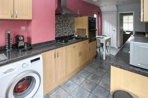 3 Moorescroft, Kelvedon Hatch, Brentwood, CM15 0XF