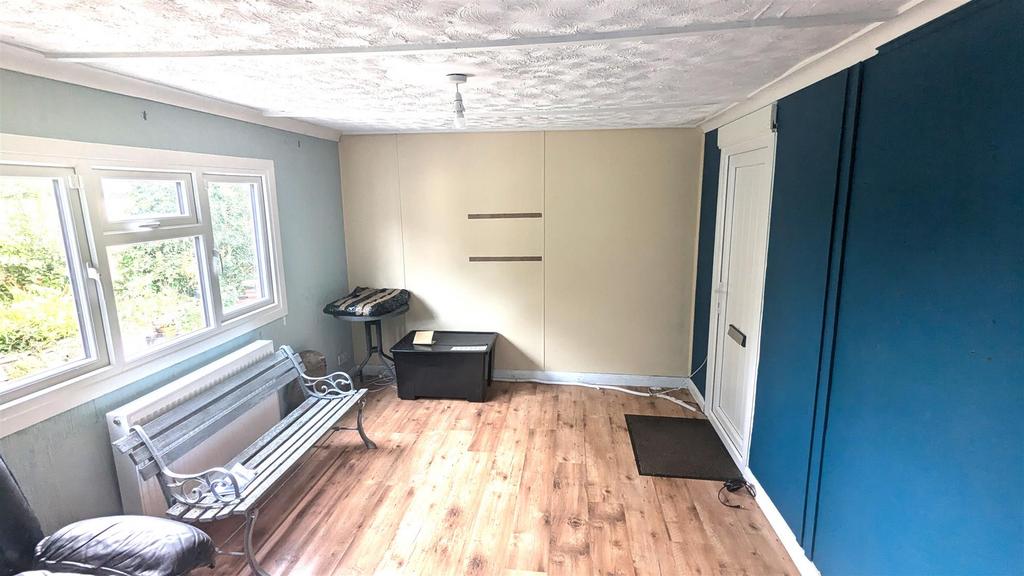 Frnt room.jpg