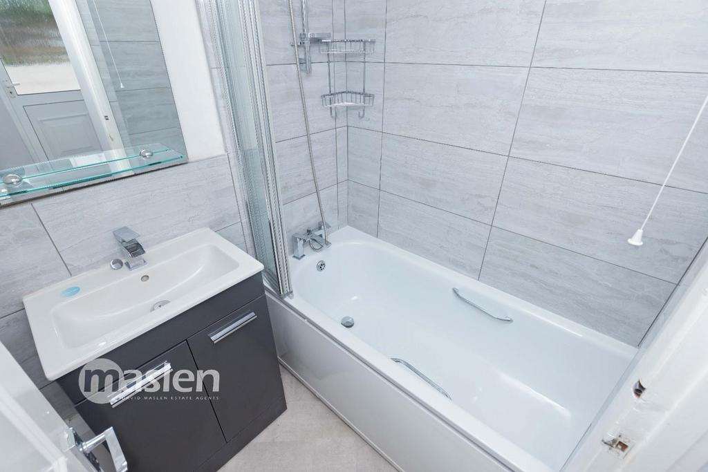 Bathroom (2).JPG