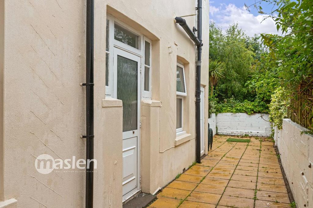 Rear Garden (2).JPG