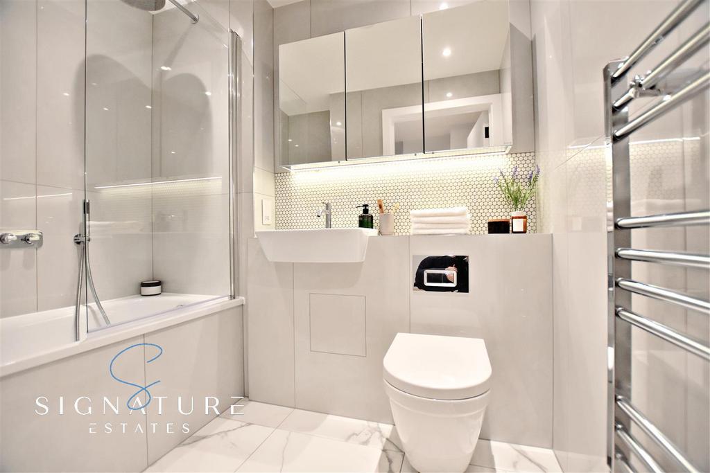 Bathroom (21).jpg