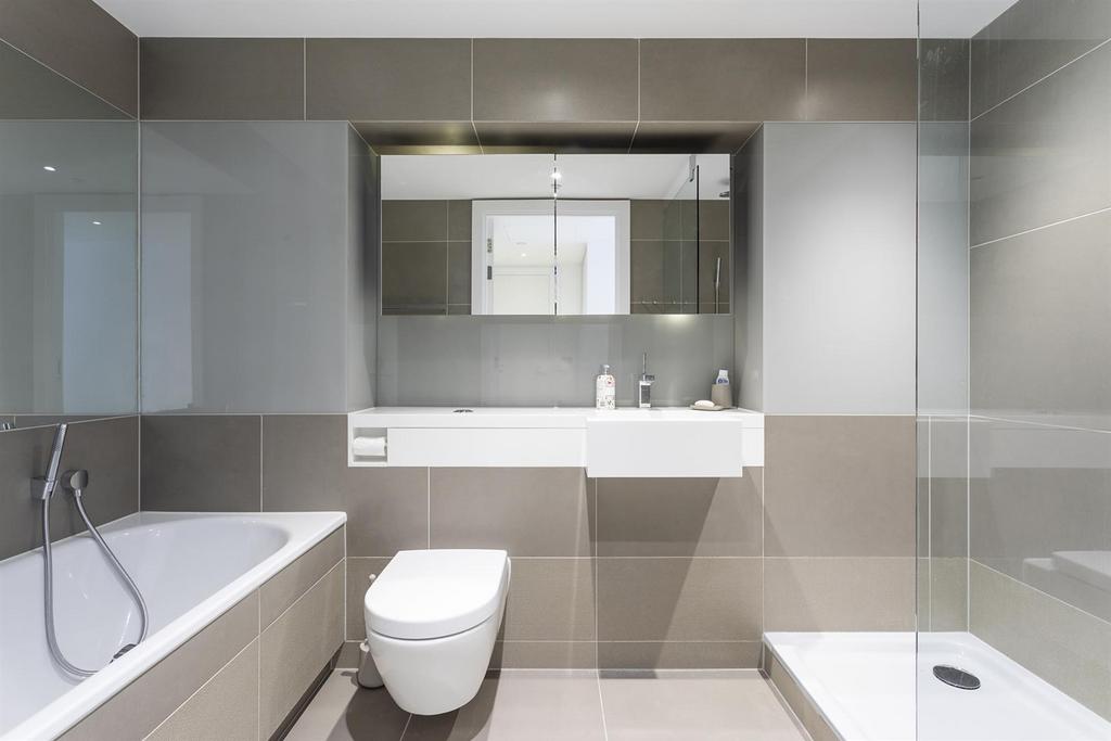 Bathroom (2).JPG