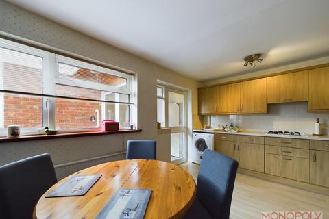 4 bedroom detached house for sale, Makepeace Close, Vicars Cross, Chester