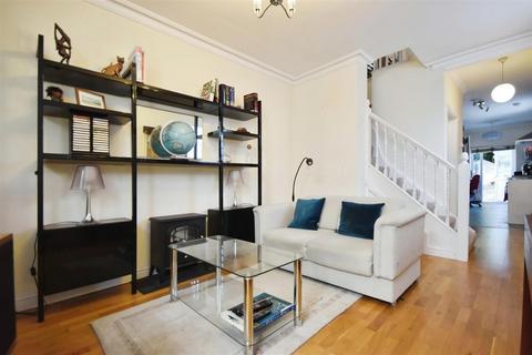 2 bedroom end of terrace house for sale, Glenhurst Road, Brentford