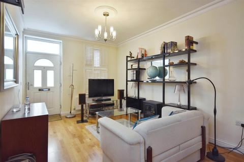 2 bedroom end of terrace house for sale, Glenhurst Road, Brentford