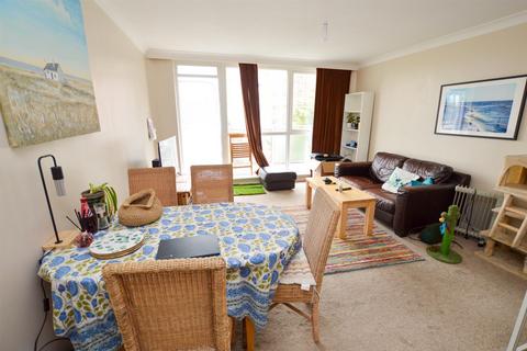 3 bedroom flat to rent, Upperton Road, Eastbourne