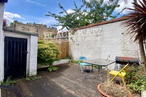 3 bedroom terraced house to rent, SE17