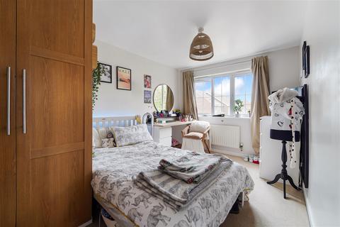 24 Manor Crescent, Epsom, KT19 7EF