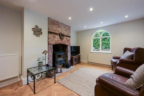 4 bedroom detached house for sale, Worlds End, Woodcote End, Epsom