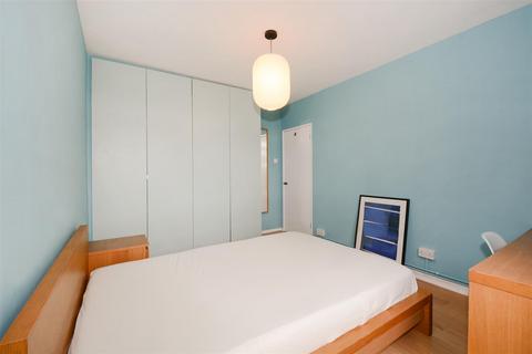 3 bedroom flat to rent, James Brine House, Ravenscroft Street, London
