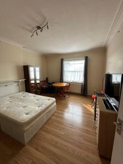 2 bedroom house share to rent, Camden Road, London NW1 9AB
