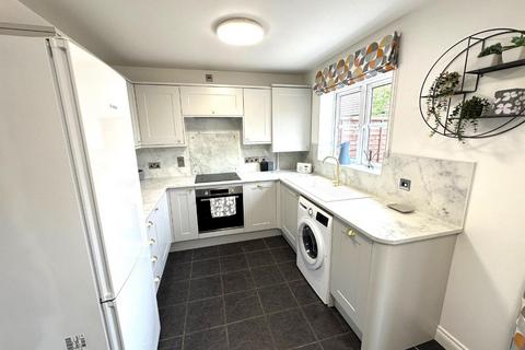 3 bedroom end of terrace house to rent, Lampeter Road, Oakhurst