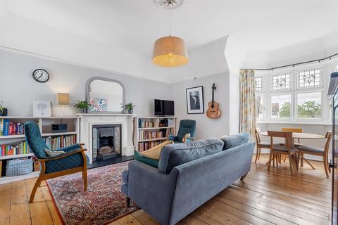 2 bedroom flat for sale, Palace Road, London SW2