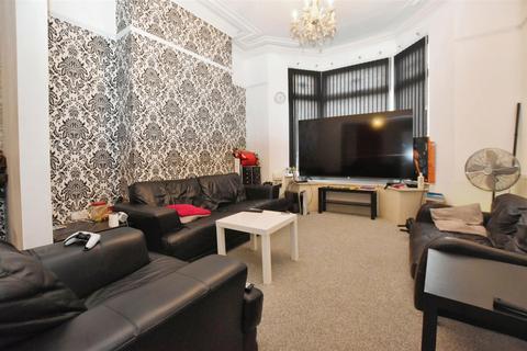 4 bedroom terraced house for sale, Park Grove, Princes Avenue, Hull