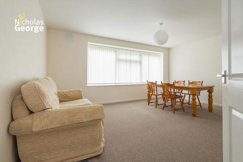 2 bedroom flat to rent, Conifer Court, Moor Green Lane, Moseley, B13 8NB