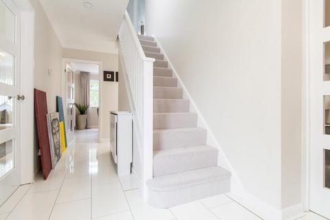 4 Byron Close, Lutterworth, LE17 4XE