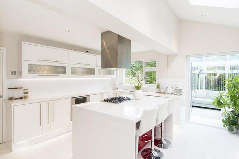 4 Byron Close, Lutterworth, LE17 4XE