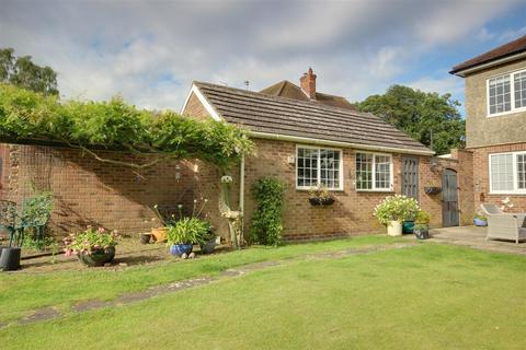 3 bedroom semi-detached house for sale, Elloughton Road, Brough