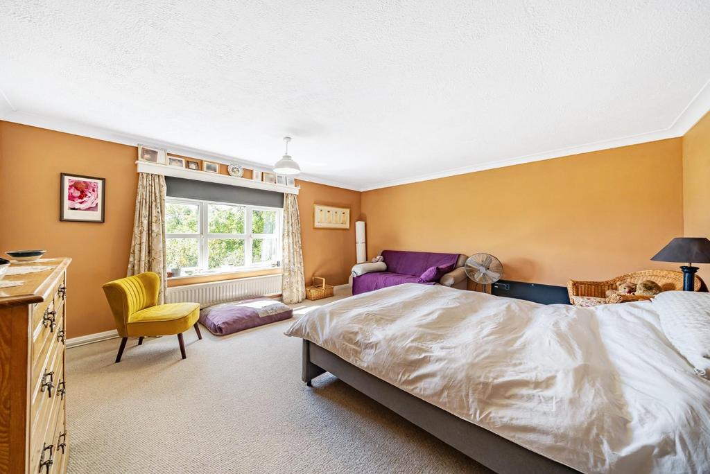 MASTER BEDROOM.jpg