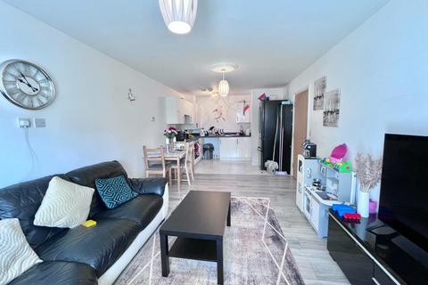 1 bedroom flat for sale, Spa House, Varcoe Gardens, Hayes, UB3 2FH