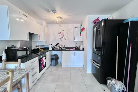 1 bedroom flat for sale, Spa House, Varcoe Gardens, Hayes, UB3 2FH