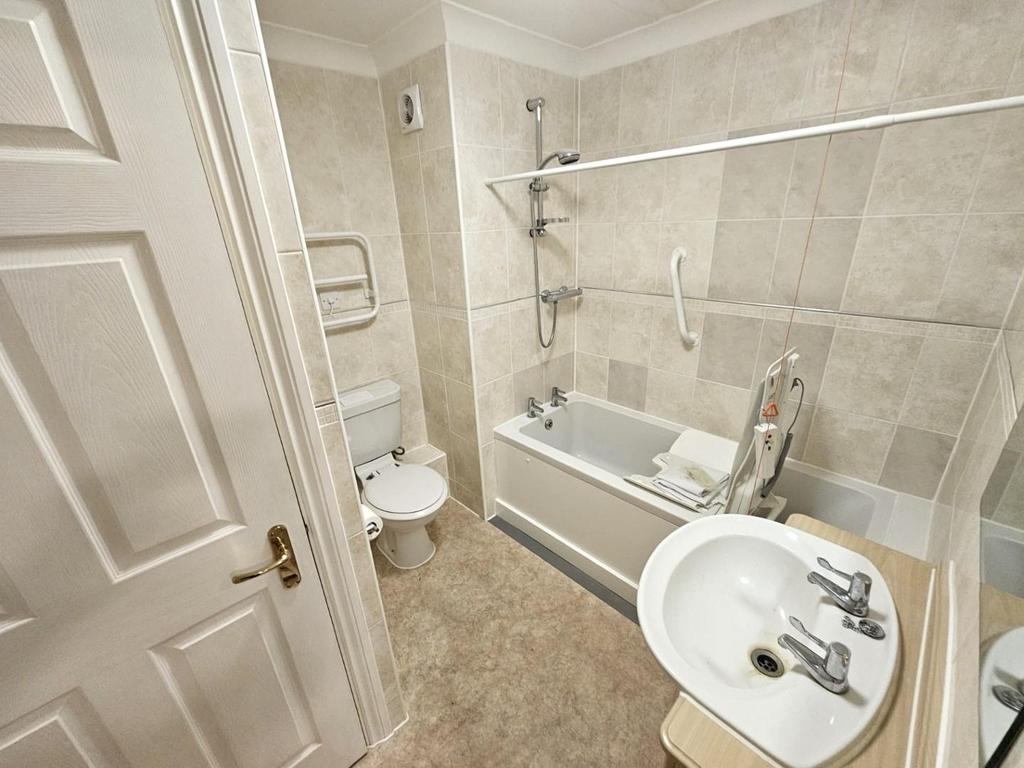 Bathroom.jpg