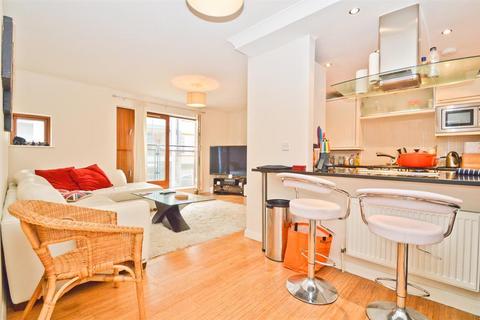 3 bedroom apartment to rent, Waterson Street, Shoreditch, E2