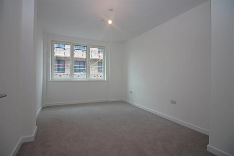 3 bedroom flat to rent, Fielders Crescent, London