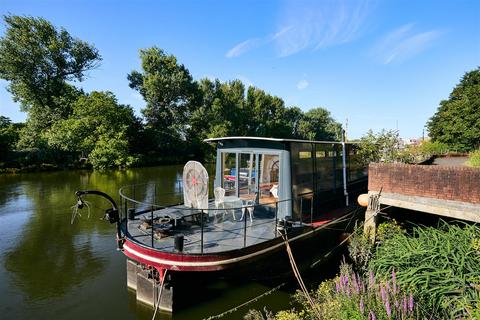 4 bedroom houseboat for sale, Victoria Steps Quay, Brentford, TW8